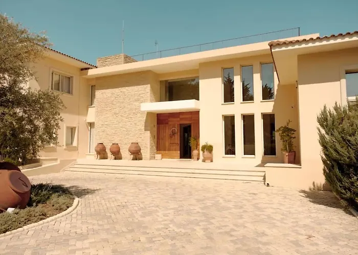 Epavli Papadopoulou - Luxury - Pool & Garden Kornos