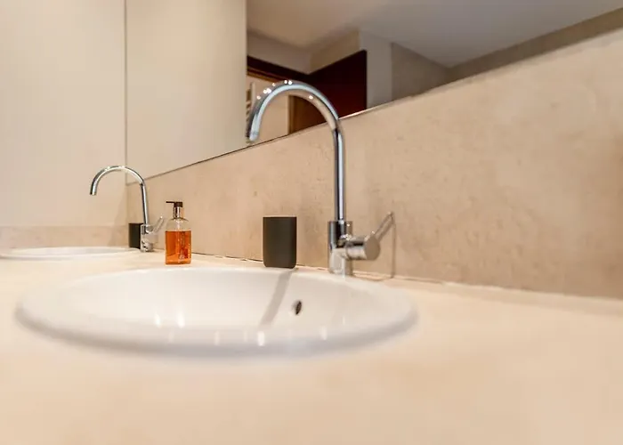 Epavli Papadopoulou - Luxury - Pool & Garden Kornos