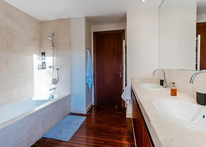 Epavli Papadopoulou - Luxury - Pool & Garden Kornos