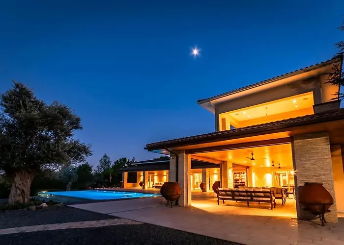 וילה Epavli Papadopoulou - Luxury - Pool & Garden Kornos