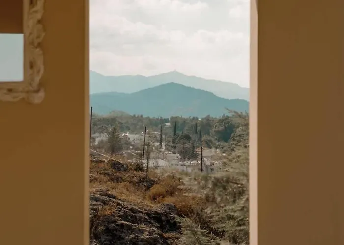 Epavli Papadopoulou - Luxury - Pool & Garden Kornos