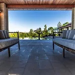 Epavli Papadopoulou - Luxury - Pool & Garden Kornos