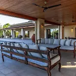 Epavli Papadopoulou - Luxury - Pool & Garden Willa