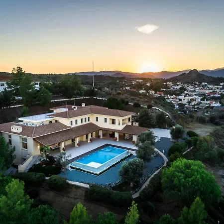 Villa Epavli Papadopoulou - Luxury - Pool & Garden