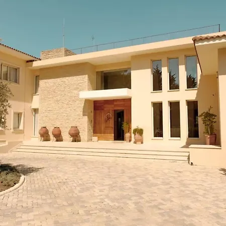 Epavli Papadopoulou - Luxury - Pool & Garden Kornos