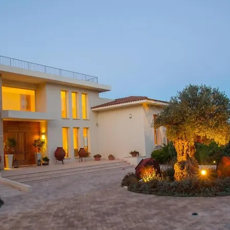 Epavli Papadopoulou - Luxury - Pool & Garden Villa *
