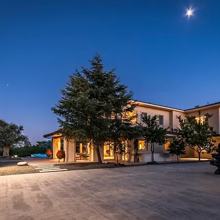 Epavli Papadopoulou - Luxury - Pool & Garden * Kornos