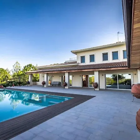 Epavli Papadopoulou - Luxury - Pool & Garden Kornos