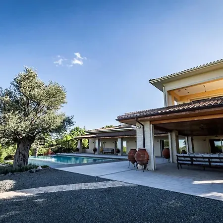 Epavli Papadopoulou - Luxury - Pool & Garden * Kornos