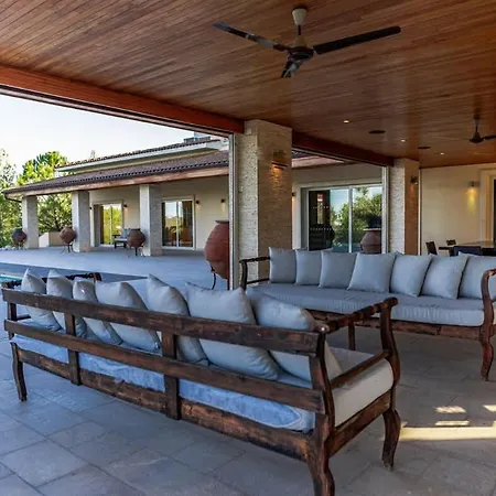 Epavli Papadopoulou - Luxury - Pool & Garden Villa