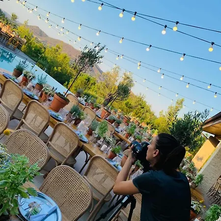 Epavli Papadopoulou - Luxury - Pool & Garden Kornos