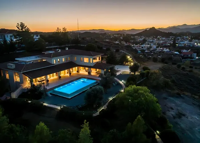 Epavli Papadopoulou - Luxury - Pool & Garden