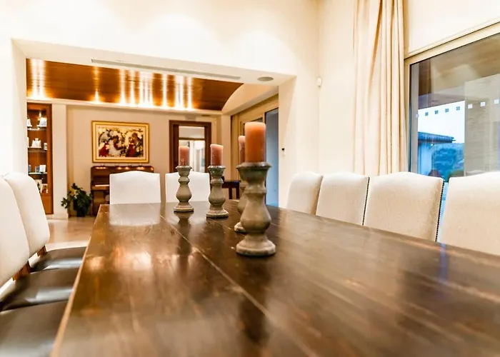 Epavli Papadopoulou - Luxury - Pool & Garden Villa Kornos