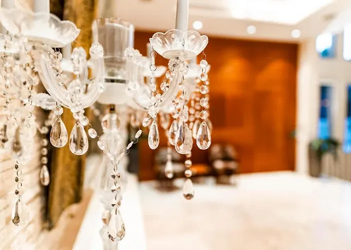 Epavli Papadopoulou - Luxury - Pool & Garden Kornos