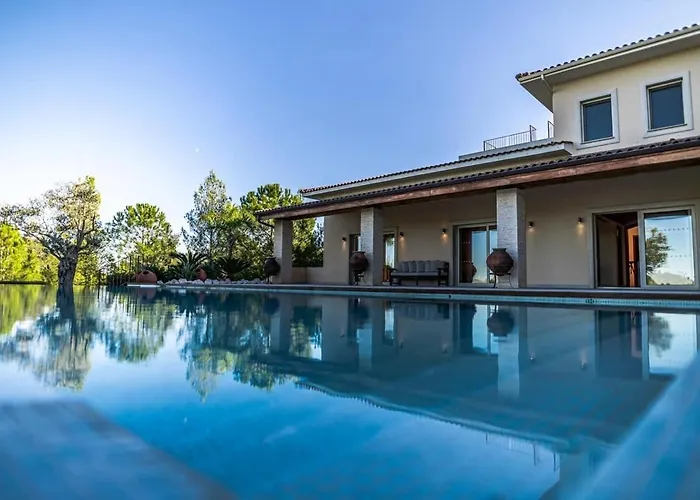 Villa Epavli Papadopoulou - Luxury - Pool & Garden Kornos