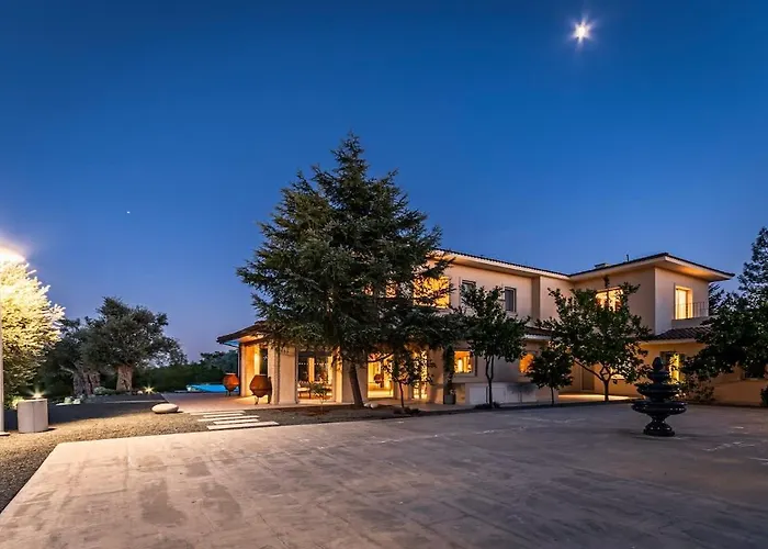 Epavli Papadopoulou - Luxury - Pool & Garden * Kornos