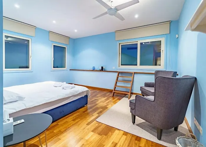 Epavli Papadopoulou - Luxury - Pool & Garden